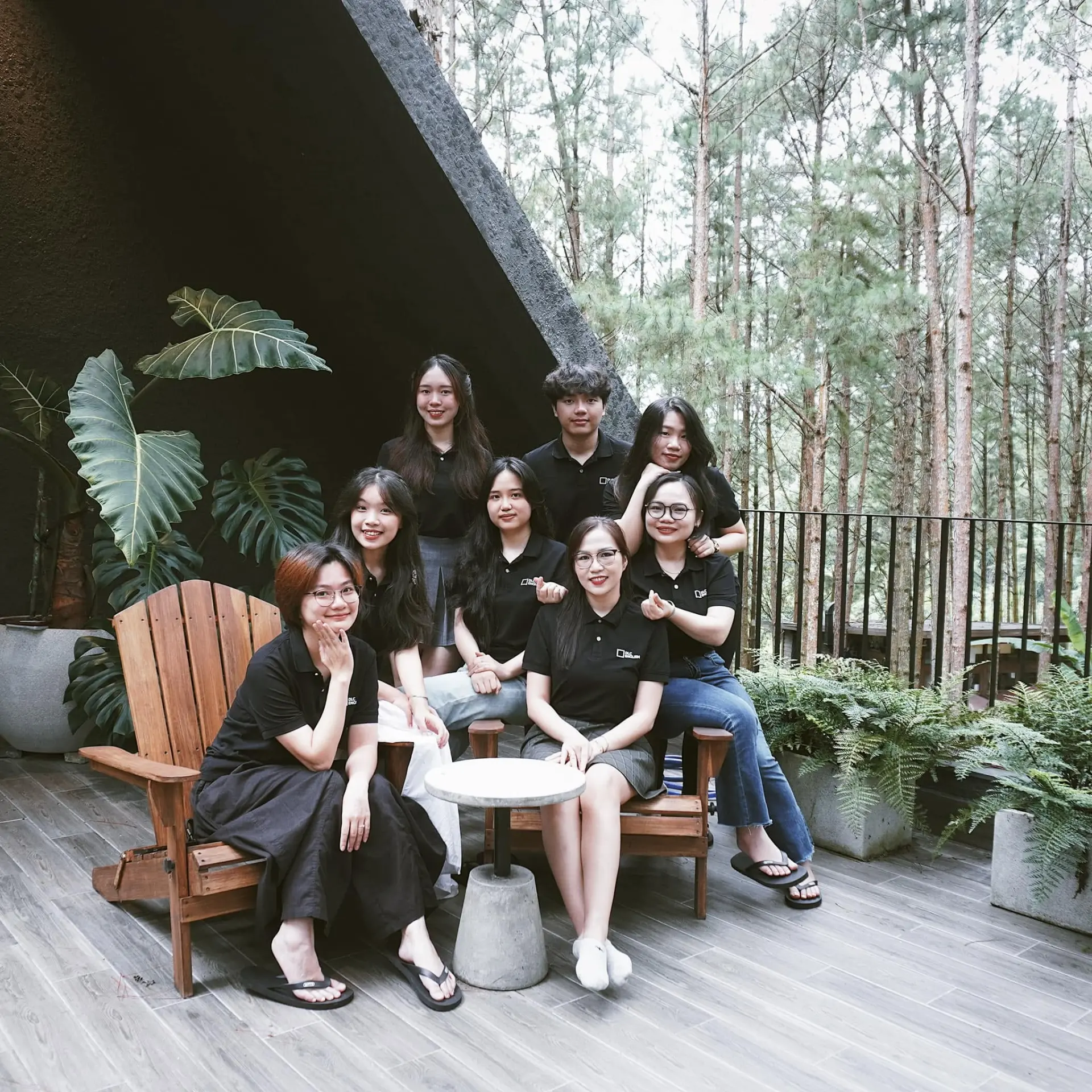 Đội ngũ DLC English trong chuyến team building